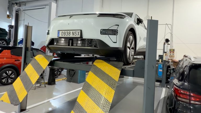 DESMONTAMOS el DEEPAL S05 ¿qué ESCONDE este COCHE ELÉCTRICO?
